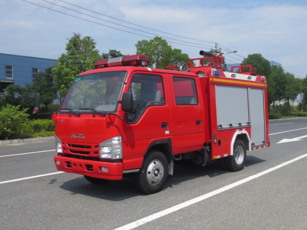蓝牌五十铃1吨水罐消防车