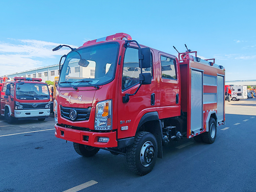 东风四驱3.5吨远程供水管线车