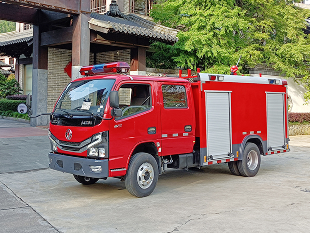 东风2吨水罐消防车