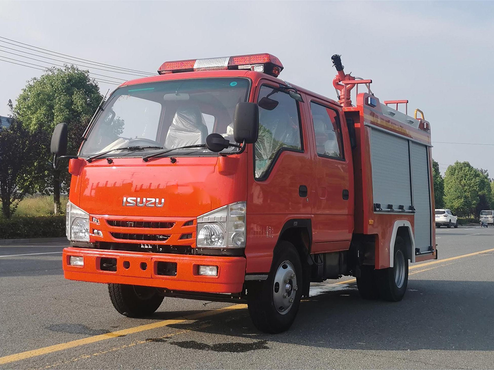 蓝牌五十铃1.5吨水罐消防车