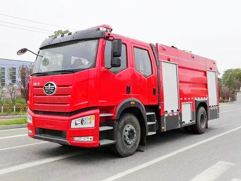 解放8吨泡沫消防车