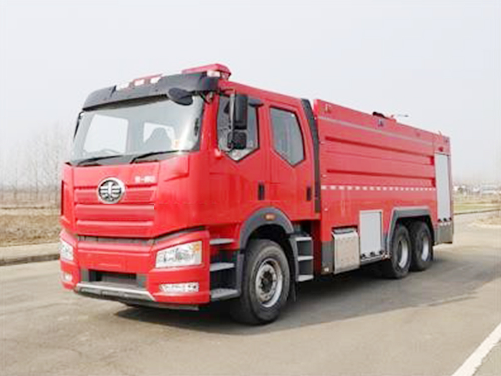 解放17吨泡沫消防车