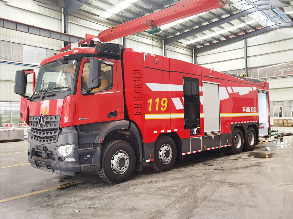 奔驰18吨泡沫消防车
