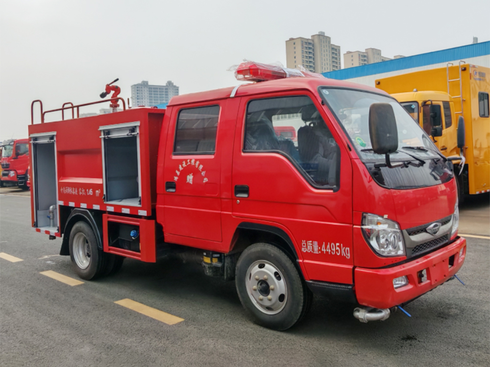 福田双排蓝牌2吨消防洒水车