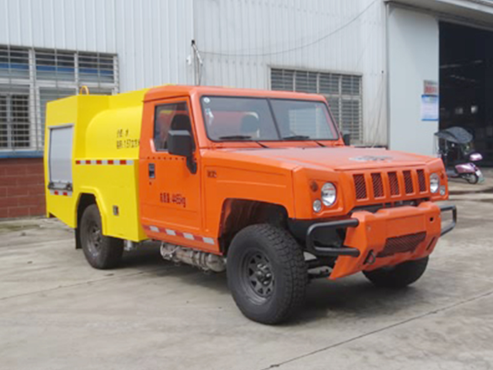 勇士森林越野消防车