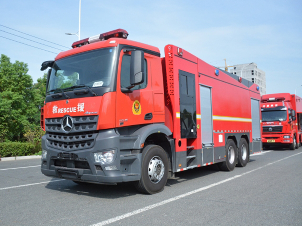 奔驰16吨泡沫消防车