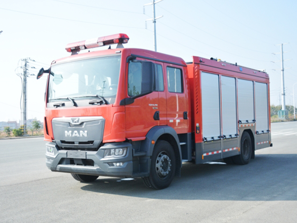 曼恩7吨泡沫消防车