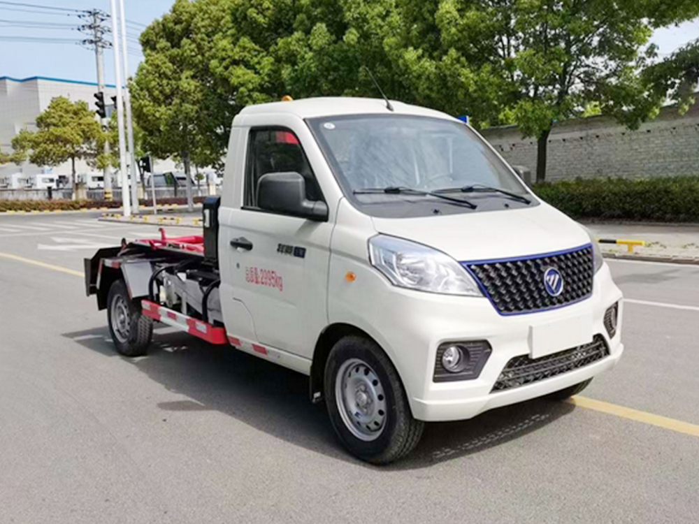 福田祥菱纯电动勾臂垃圾车