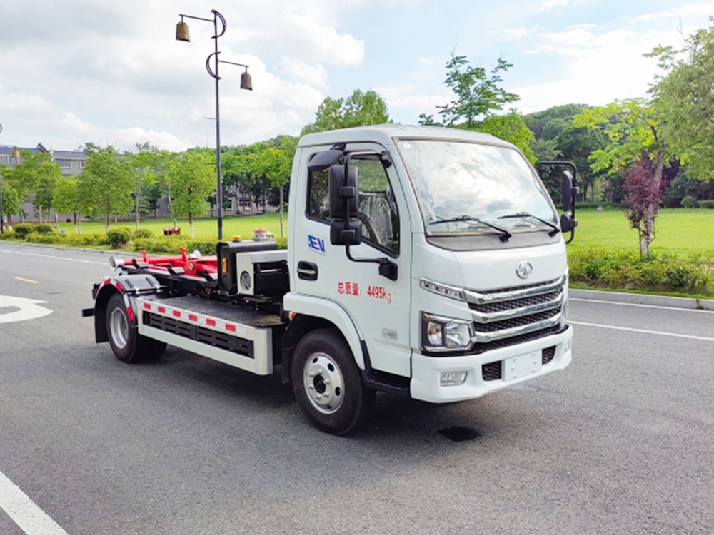 4.5吨纯电动钩臂垃圾车