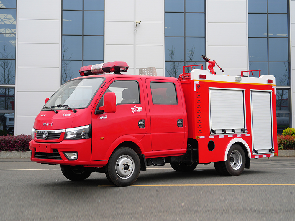 东风途逸水罐消防车