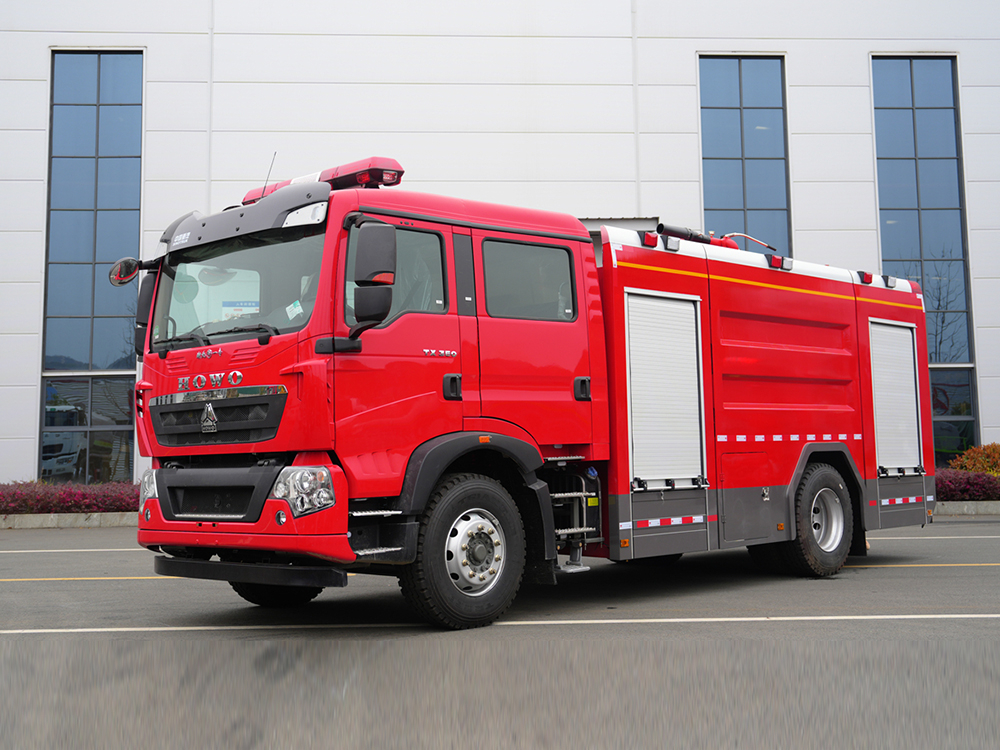 重汽豪沃泡沫消防车